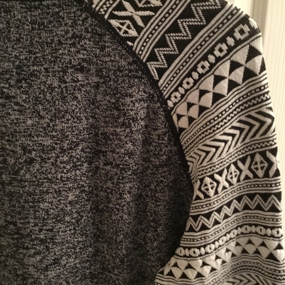 Title Nine black and white merino wool blend sweater Aztec print sleeves - Picture 8 of 13